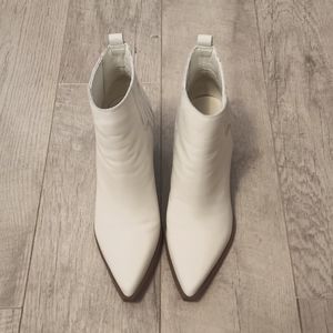 Marc Fisher white ankle boots size 7